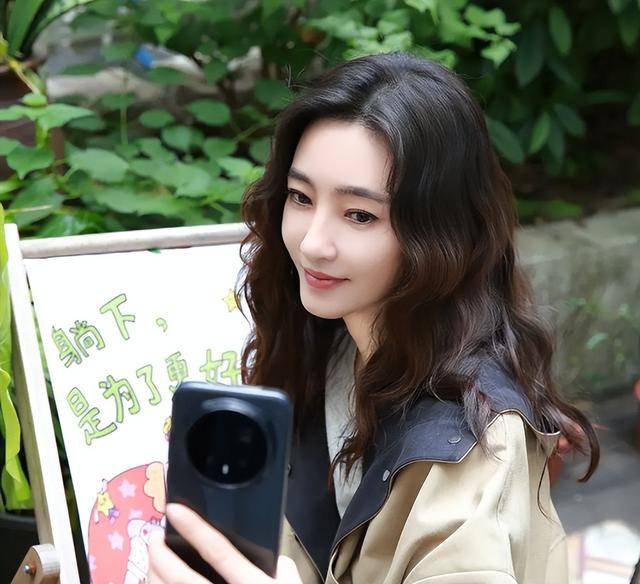 ky开元棋牌 诈骗139亿、金条茅台垫桌腿王丽坤是怎么一步步迈入假豪门的?(图1) ky开元棋牌 诈骗139亿、金条茅台垫桌腿王丽坤是怎么一步步迈入假豪门的?(图1)